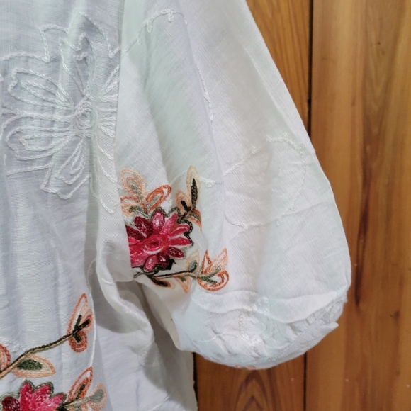 White Floral Embroidered Blouse - Picture 10 of 15